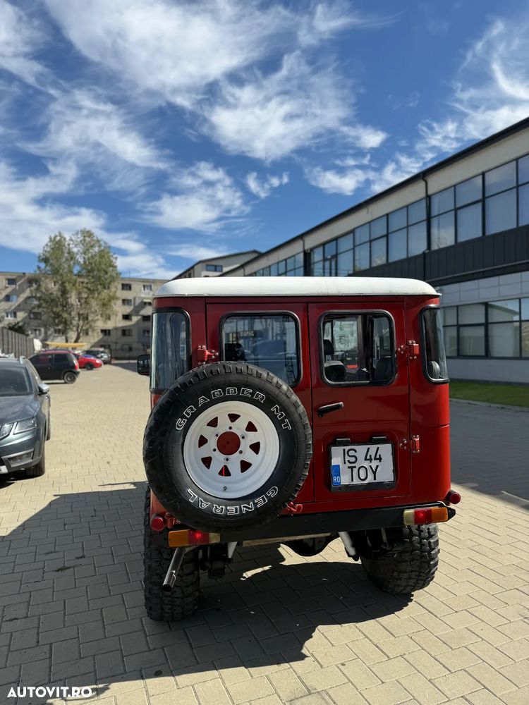 Toyota Land Cruiser - 4