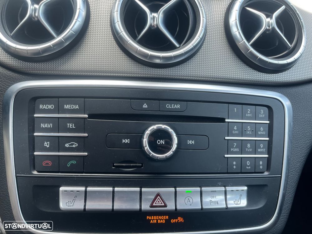 Mercedes-Benz CLA 180 d Shooting Brake AMG Line - 13