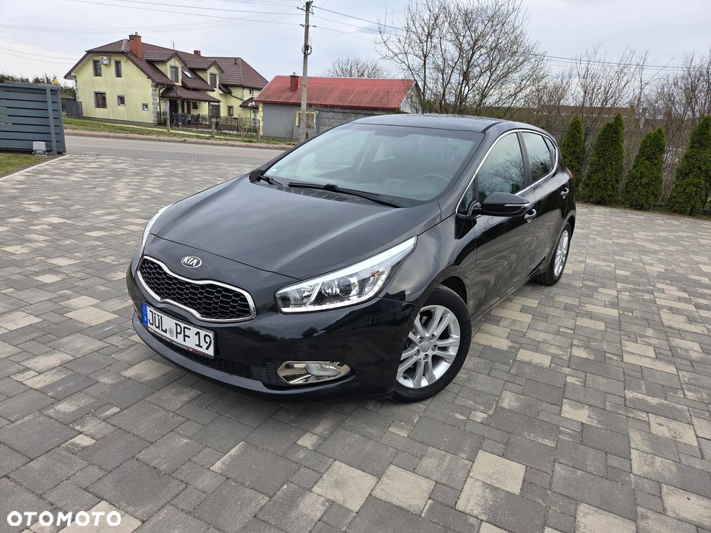 Kia Ceed 1.6 GDI ISG Dream Team Edition - 1