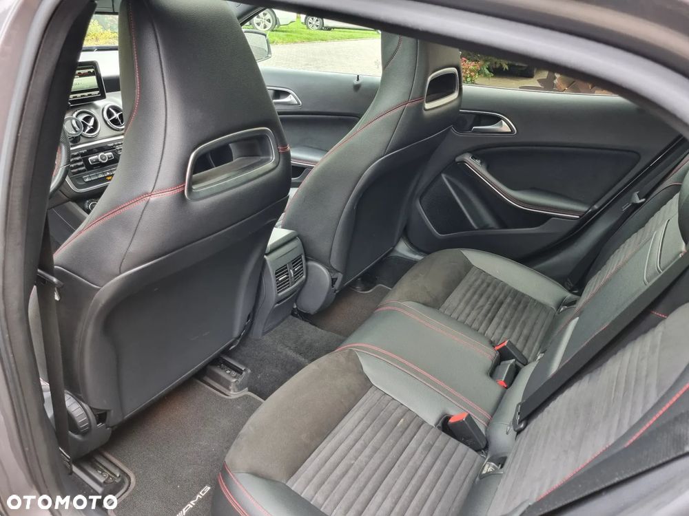 Mercedes-Benz GLA - 13