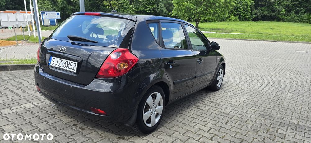 Kia Ceed - 4