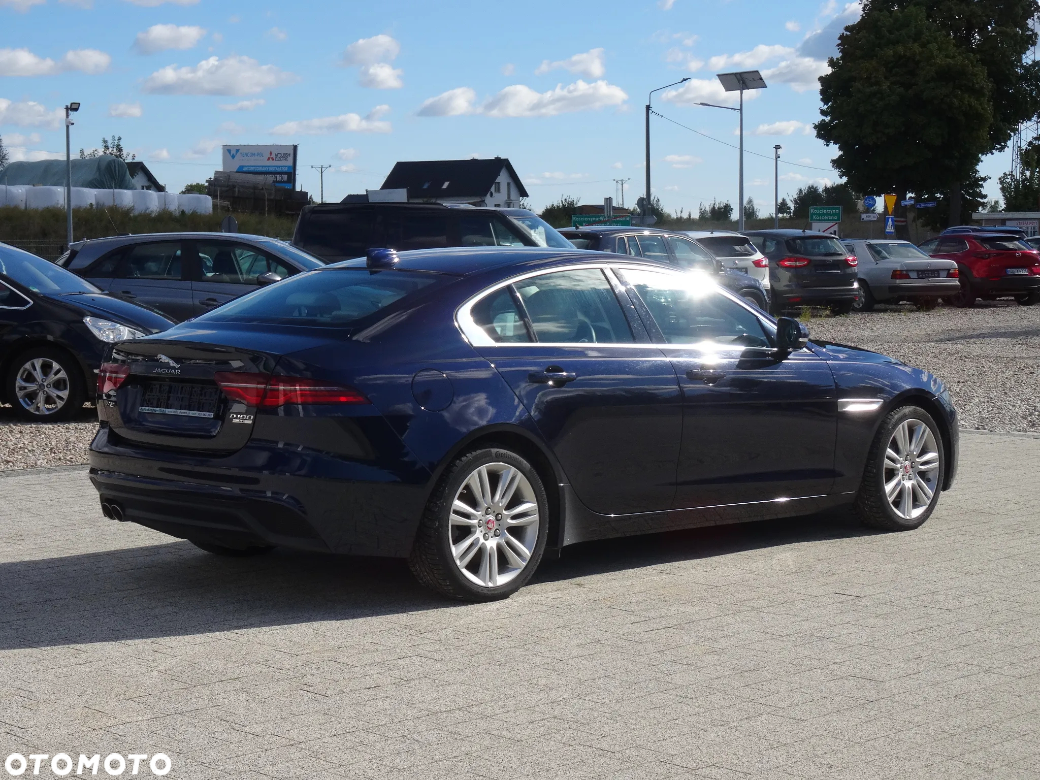 Jaguar XE 2.0 D180 R-Dynamic SE - 11