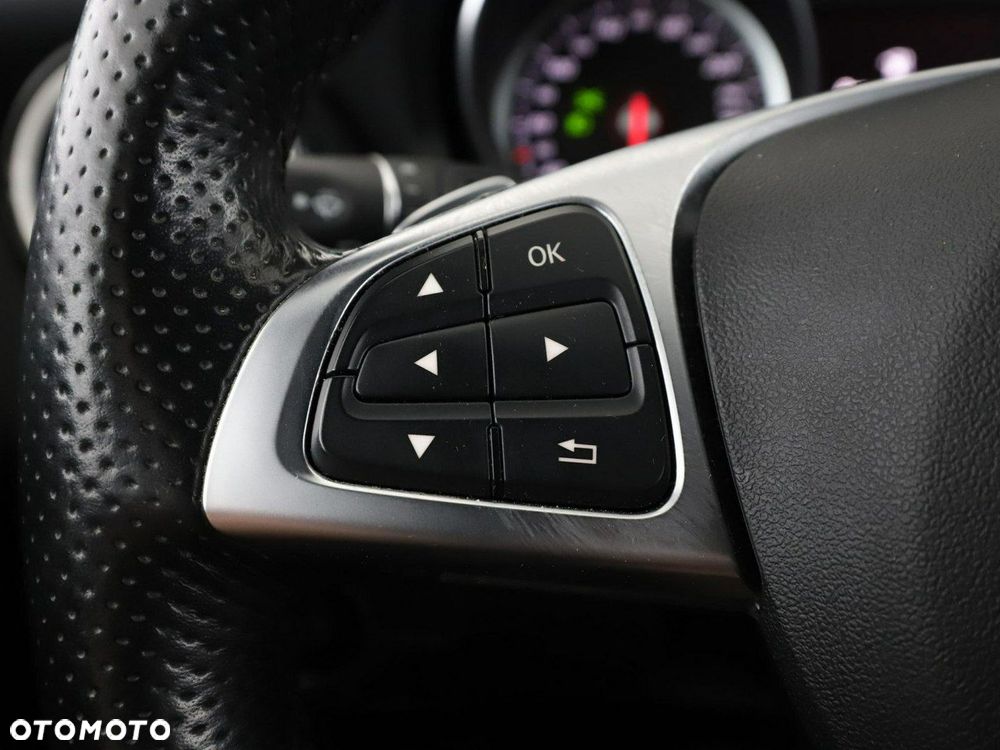 Mercedes-Benz CLA 220 4Matic 7G-DCT AMG Line - 32