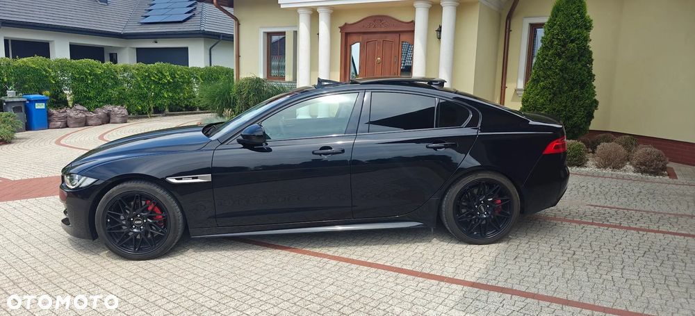 Jaguar XE 2.0 T R-Sport - 3