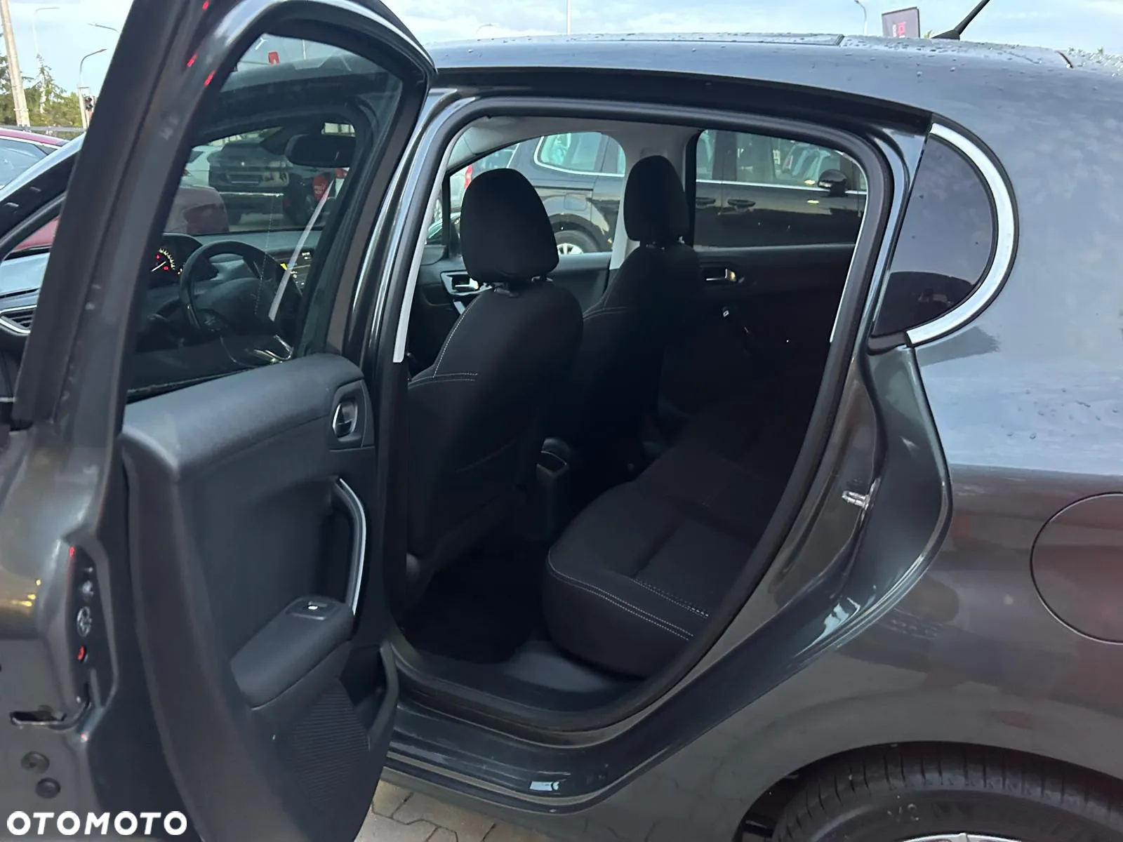 Peugeot 208 1.6 BlueHDi Allure S&S - 15