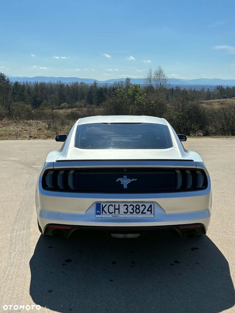 Ford Mustang 3.7 V6 - 8