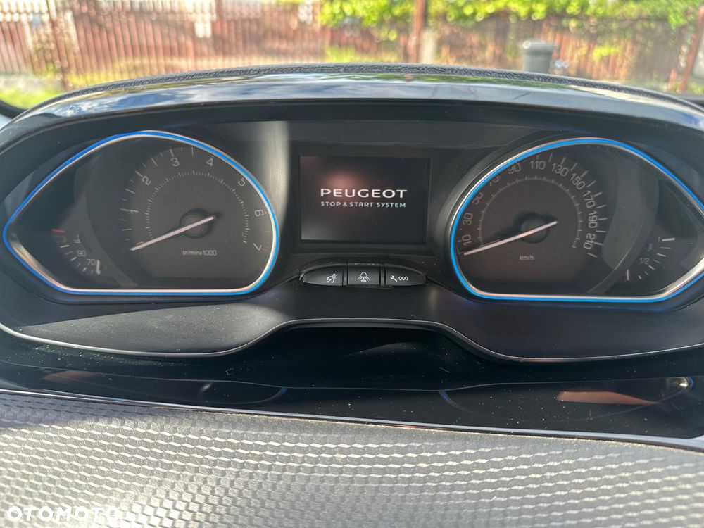 Peugeot 2008 - 8
