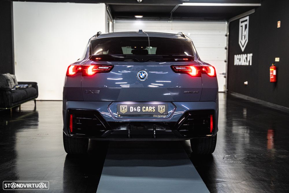BMW iX2 eDrive20 Pack Desportivo M - 24
