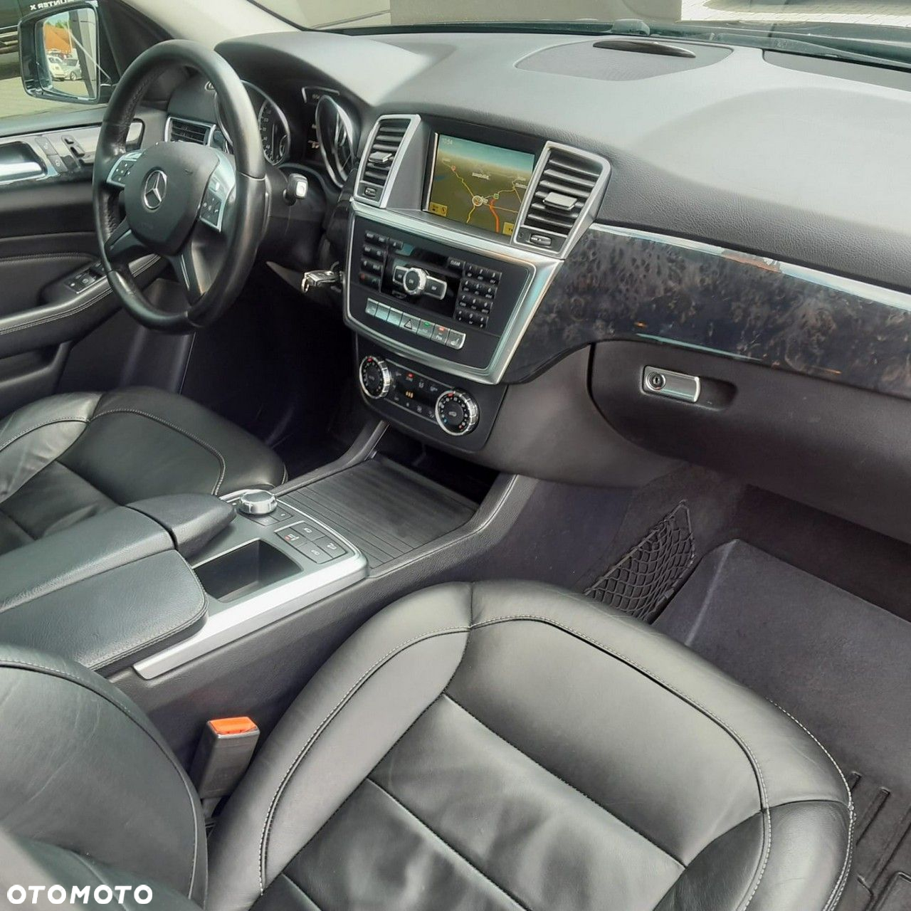 Mercedes-Benz ML - 12