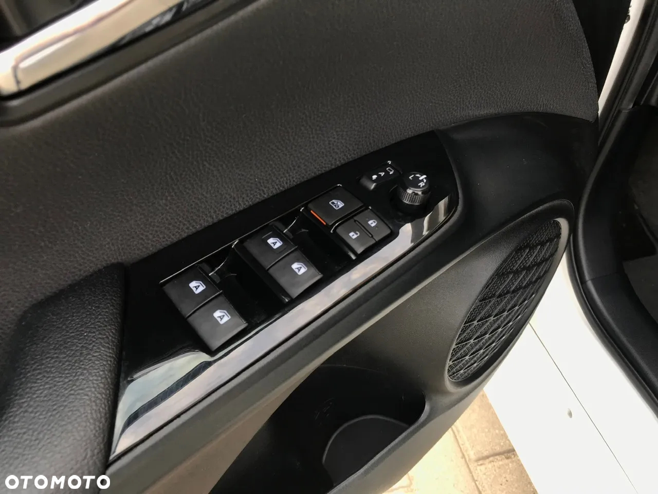 Toyota Prius 1.8 Hybrid Premium - 33