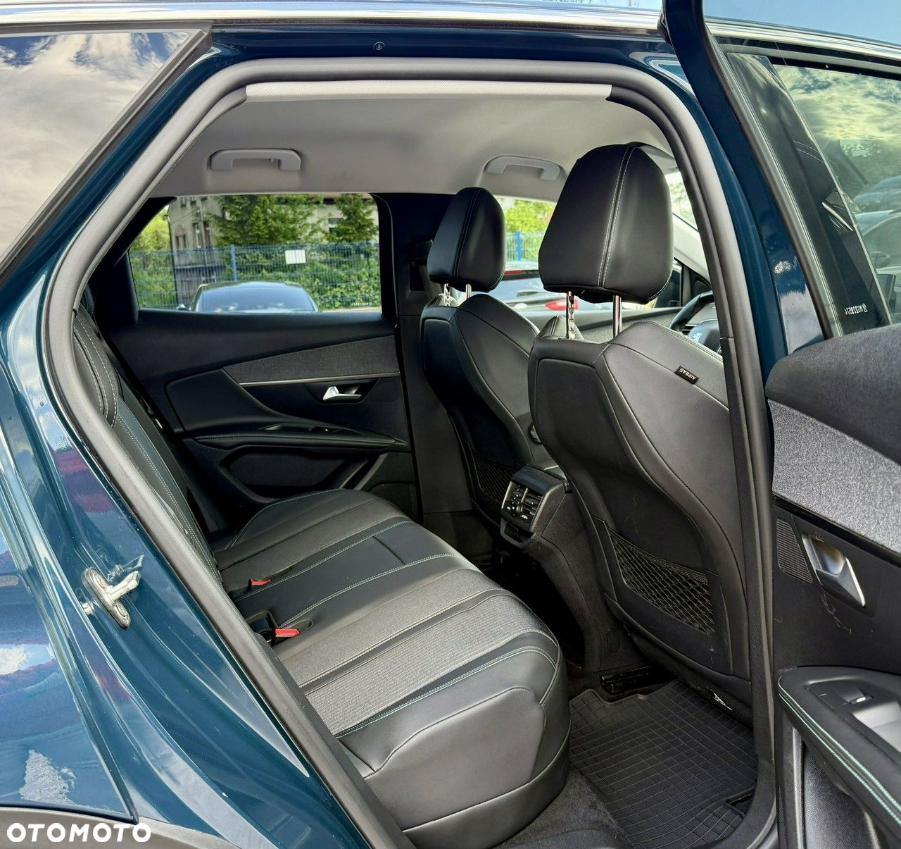 Peugeot 3008 1.6 PureTech HYbrid Allure S&S EAT8 - 12