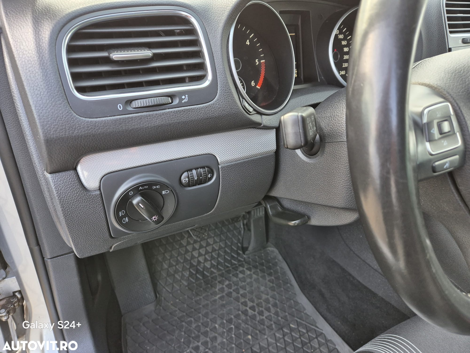 Volkswagen Golf 1.6 TDI DPF MATCH - 13