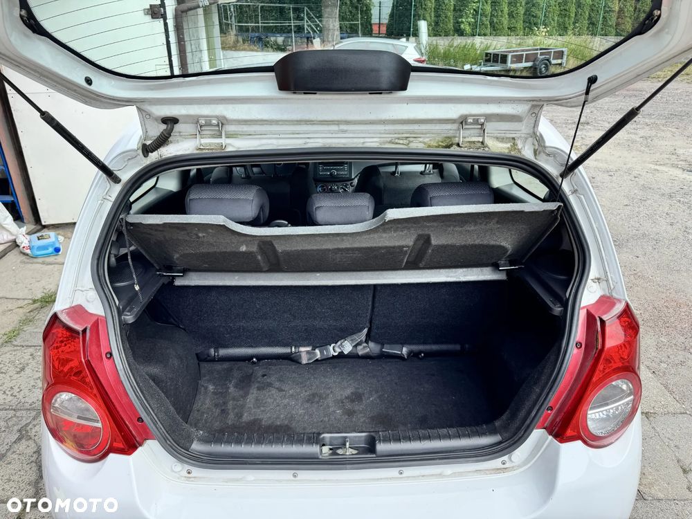 Chevrolet Aveo 2011 photo 2
