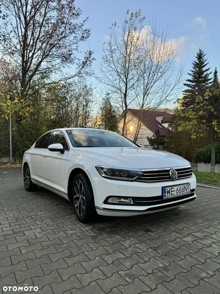 Volkswagen Passat - 1