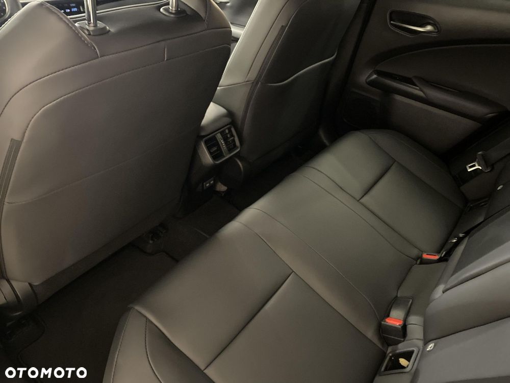 Lexus UX 300h F Sport Design - 11