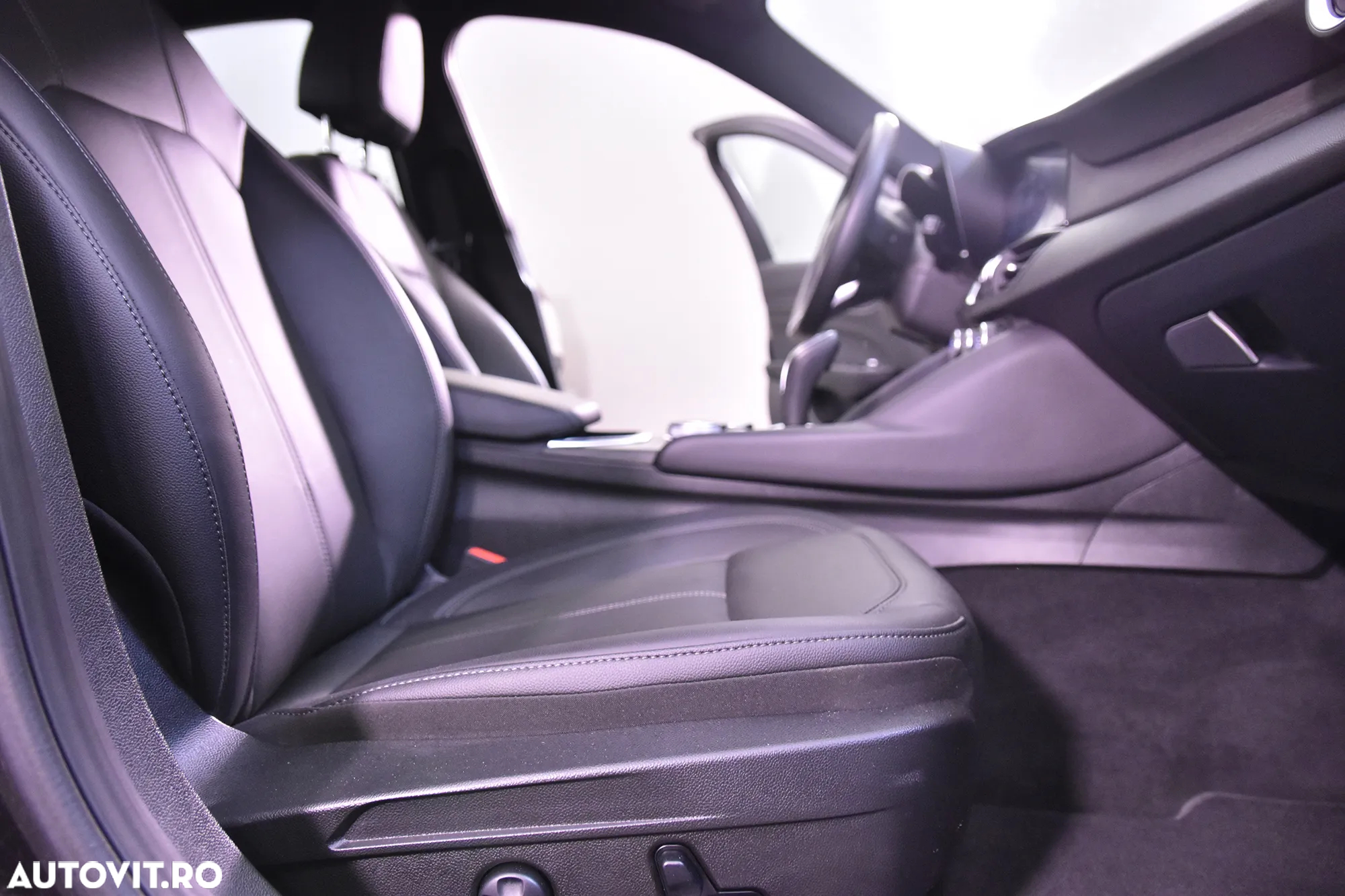 Alfa Romeo Giulia 2.0 Turbo 16V AT8-Q4 Ti - 11