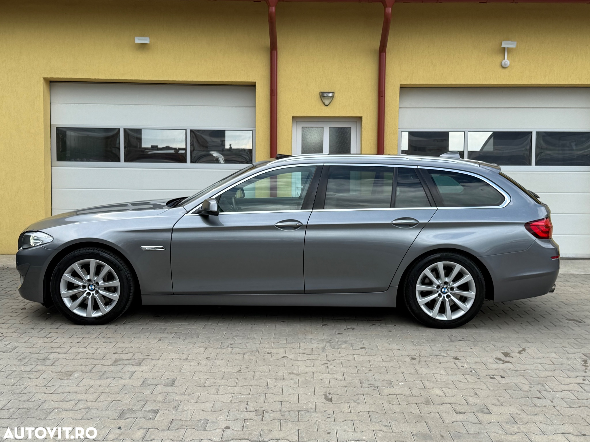 BMW Seria 5 525d Touring Aut. - 35