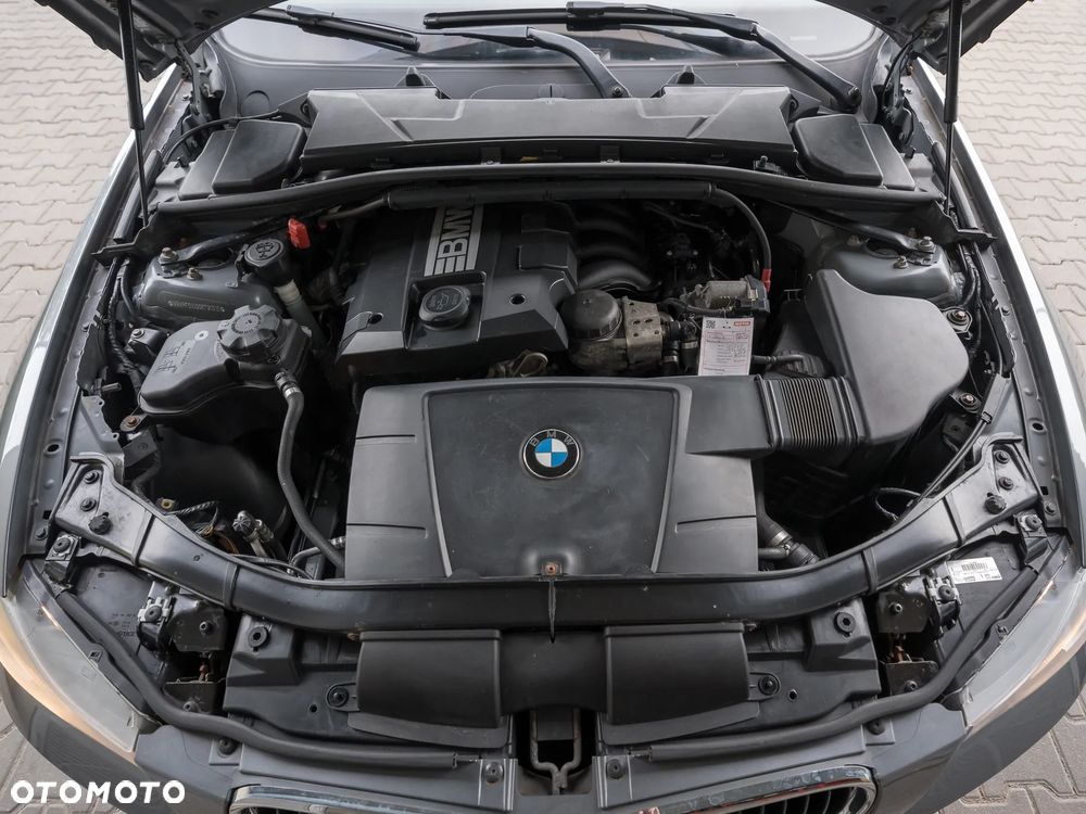 BMW Seria 3 318i Edition Exclusive - 36