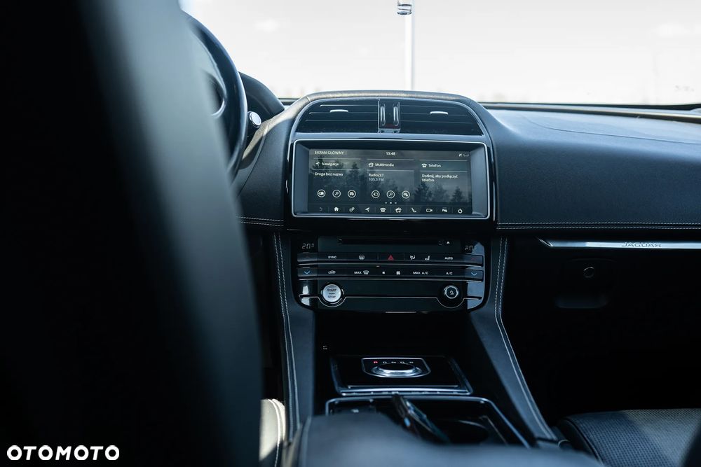 Jaguar F-Pace 2.0 i4D AWD R-Sport - 17