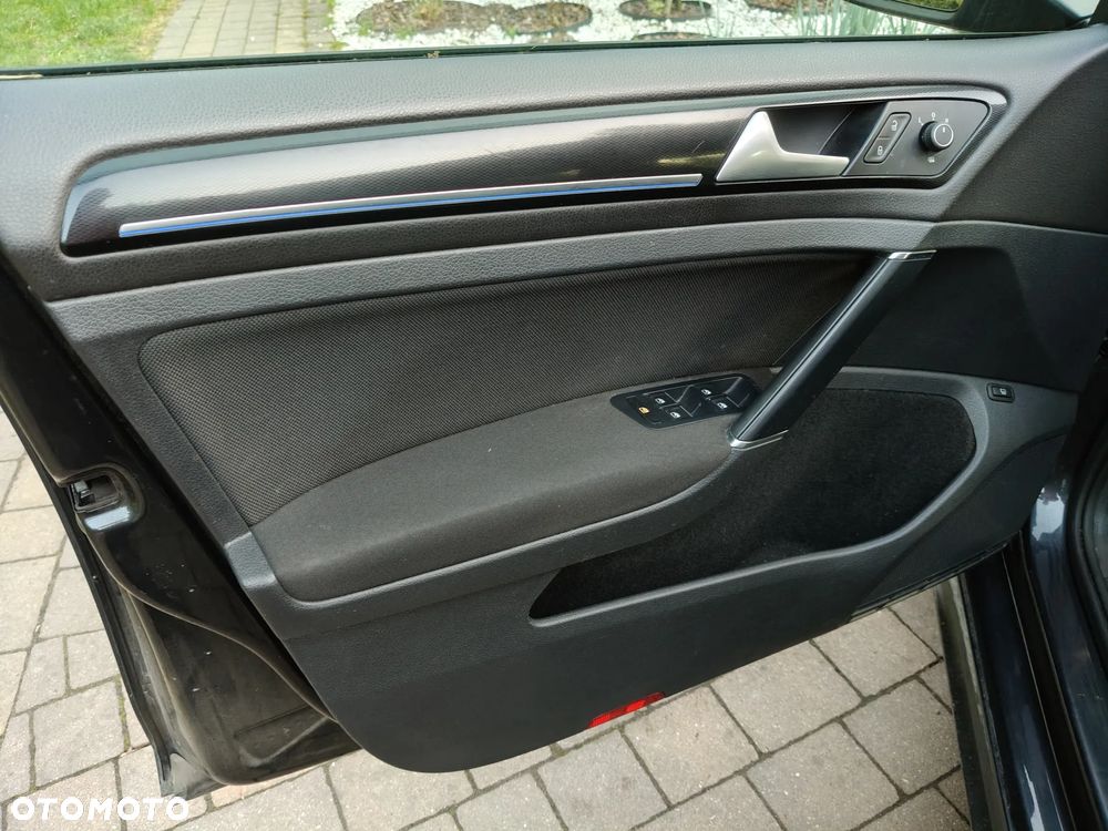 Volkswagen Golf - 23