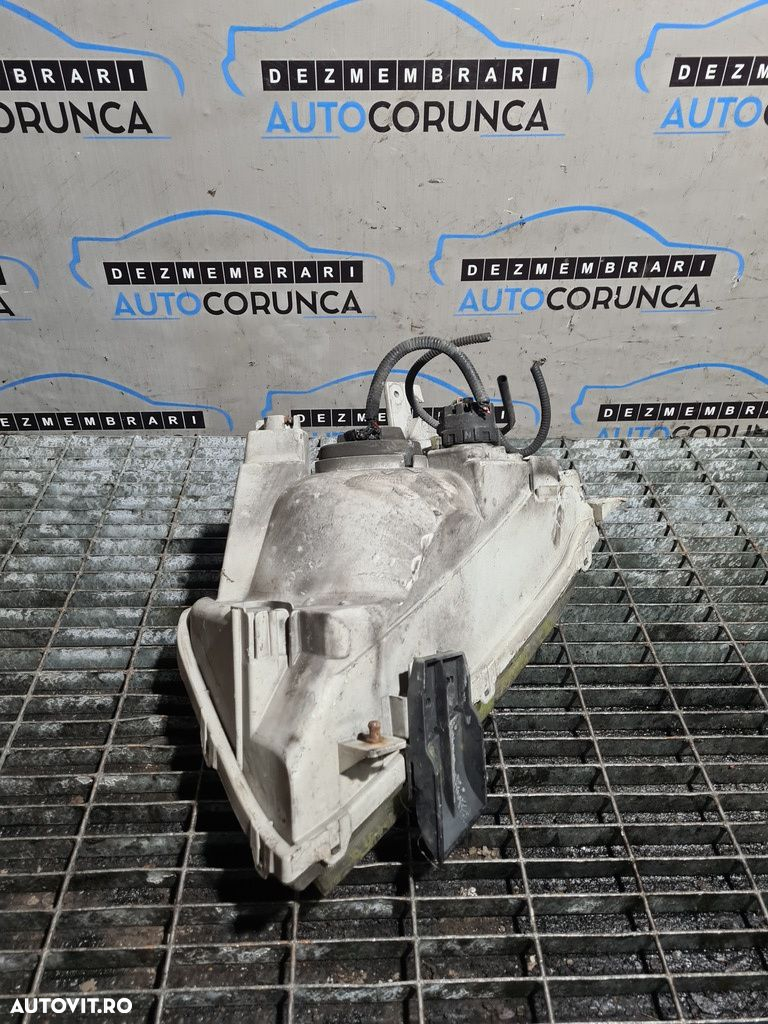 Far Dreapta Suzuki Grand Vitara 2006 - 2012 SUV 2 Usi (824) Cu lupă - 4