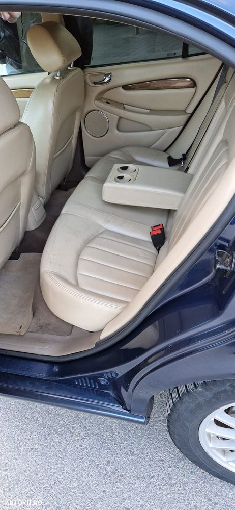 Jaguar X-Type 2.0 - 10