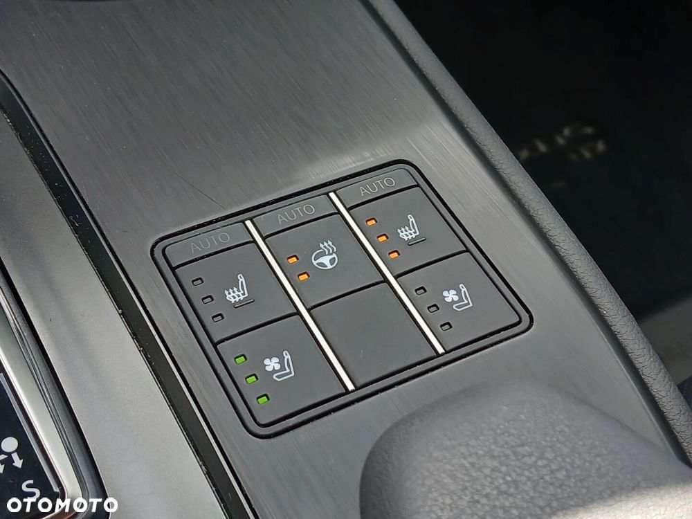 Lexus UX 300h F Sport AWD - 31