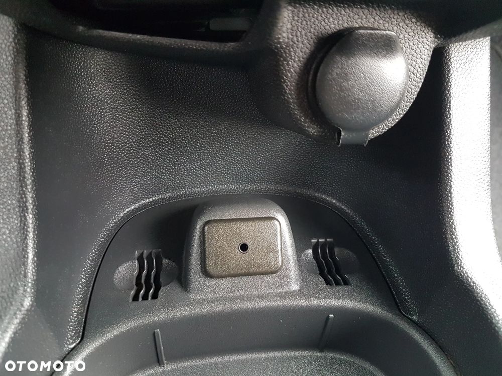 Opel Corsa 1.4 16V Satellite - 21