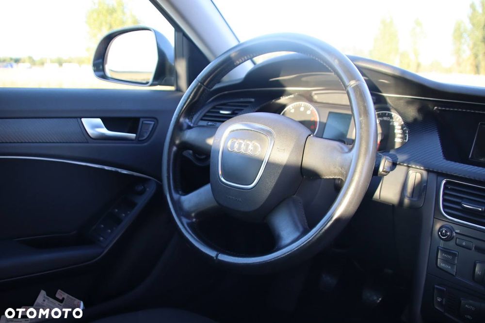 Audi A4 Limousine - 12