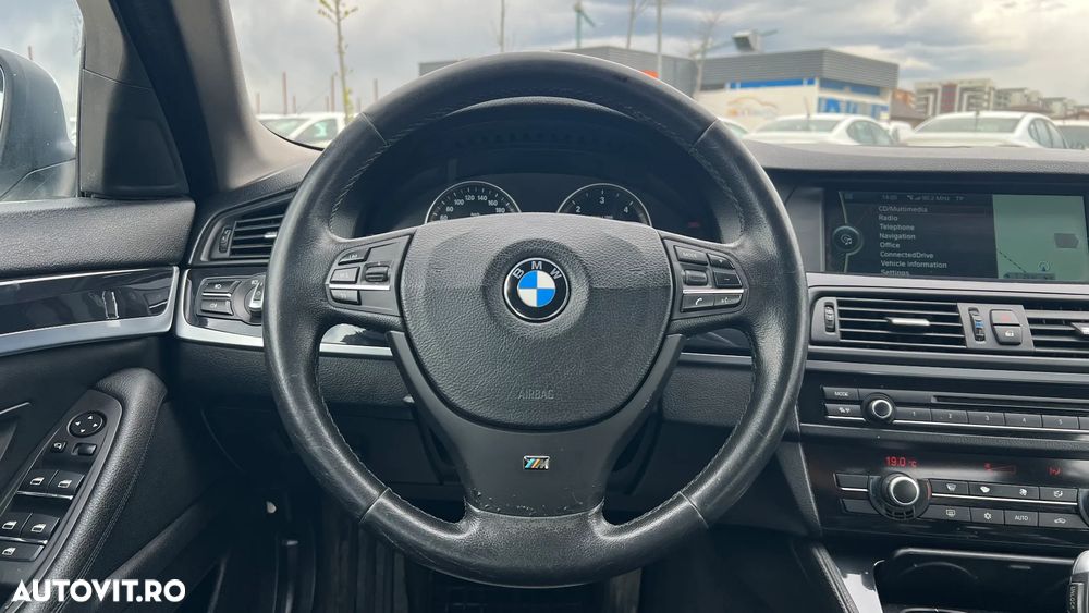 BMW Seria 5 525d xDrive - 13