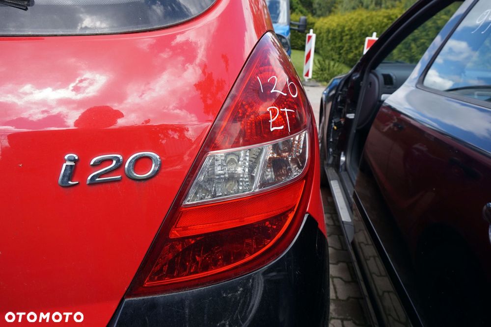 LAMPA TYLNA PRAWA I20 I 5D HB 92402-1J000 HYUNDAI 2008-2012 - 2