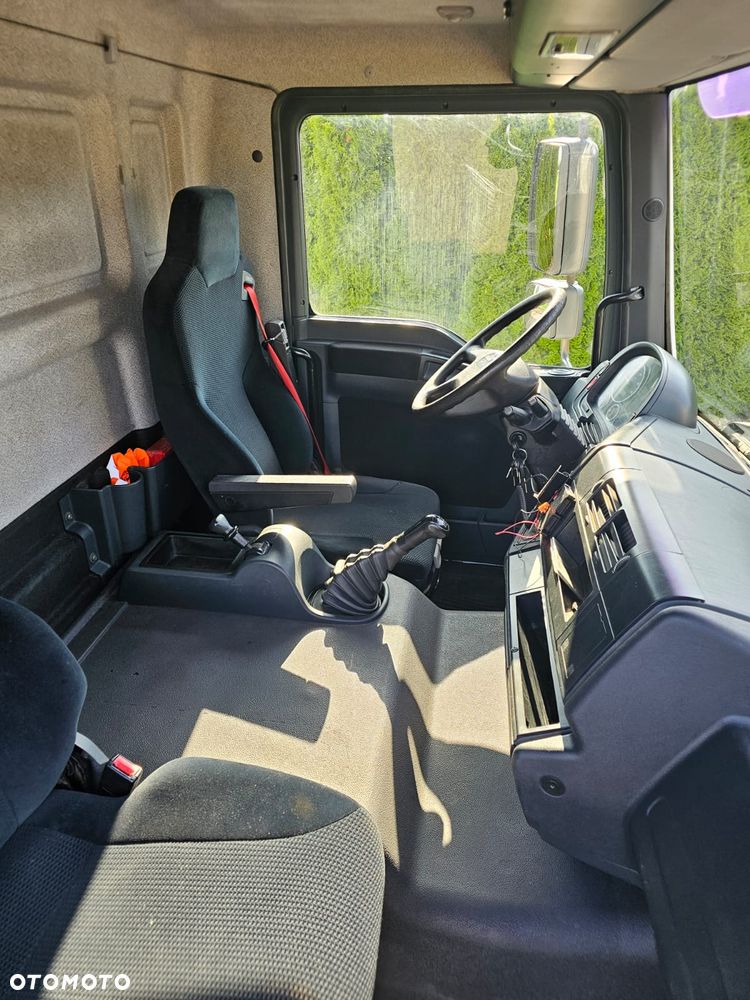 MAN TGL 12.220 Chłodnia - 10