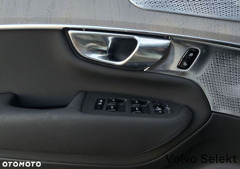 Volvo XC 90 - 32