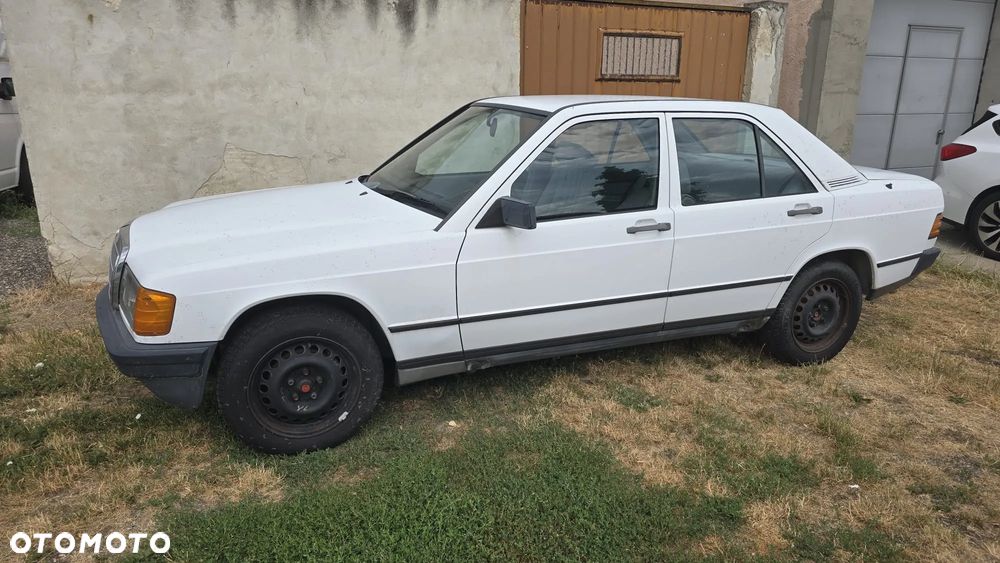 Mercedes-Benz W201 (190) - 1