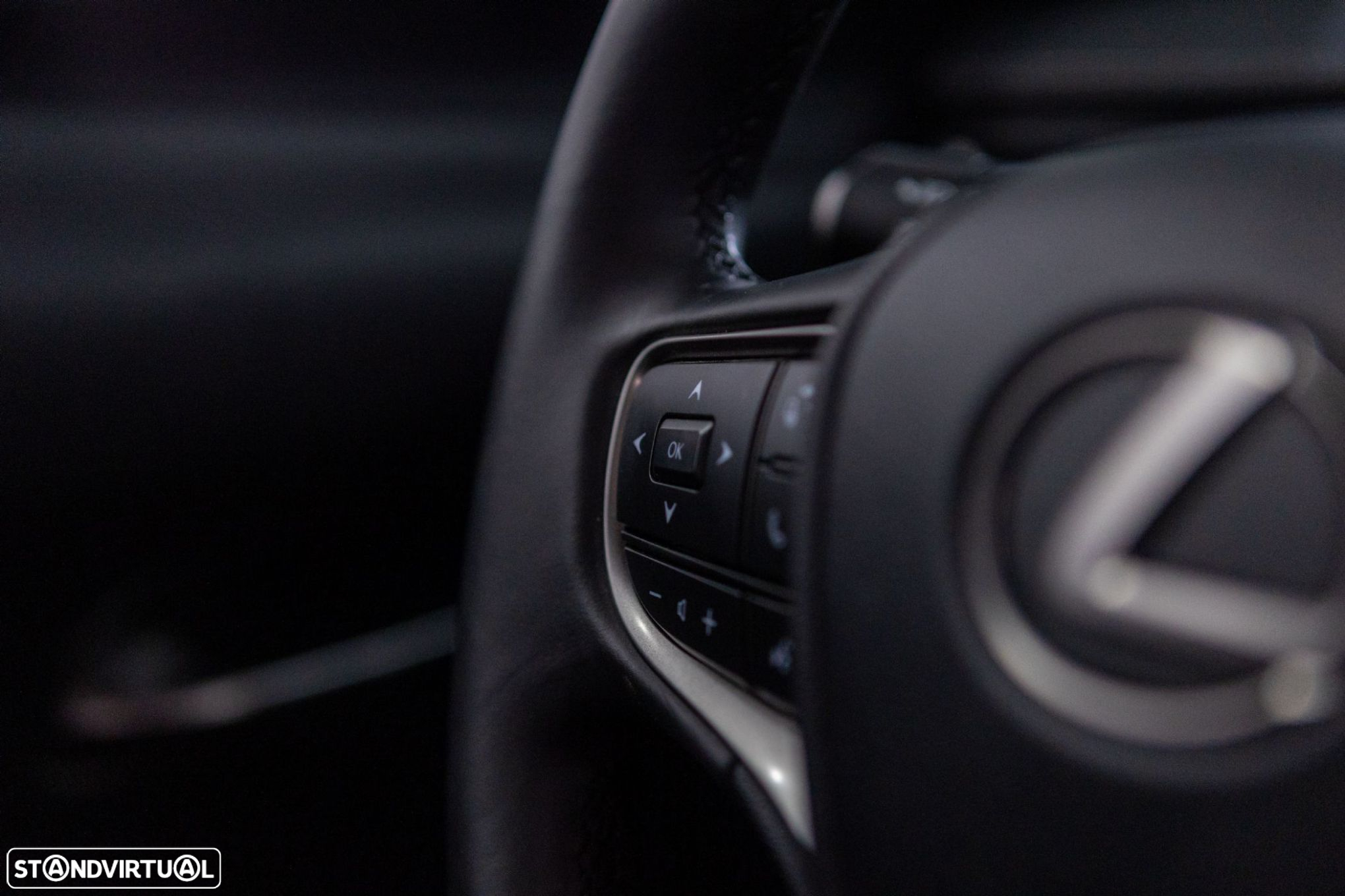 Lexus UX 250h F Sport - 18