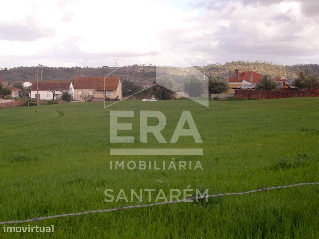 Terreno com Possibilidade de Lotear, no Centro da Vila, Para Venda - Grande imagem: 4/7