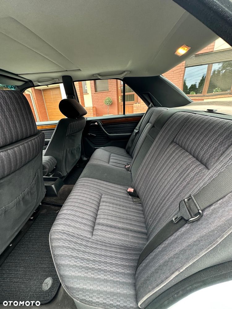 Mercedes-Benz W124 (1984-1993) - 35