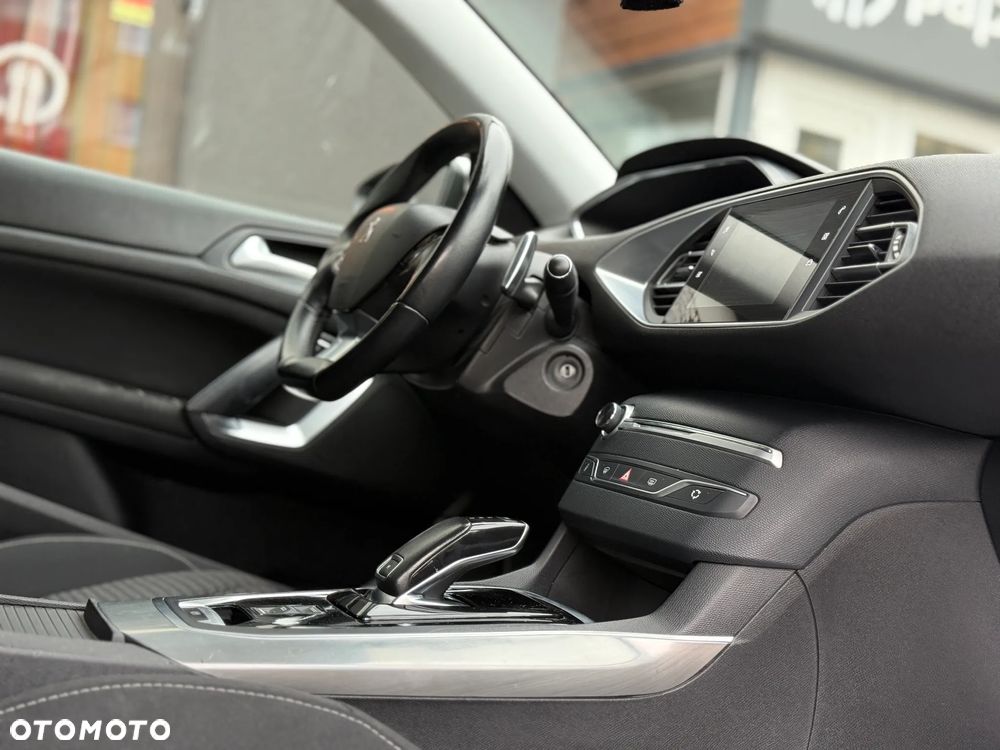 Peugeot 308 1.5 BlueHDi Active Pack Business S&S EAT8 - 26