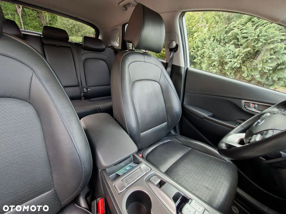 Hyundai Kona 64kWh Premium - 32