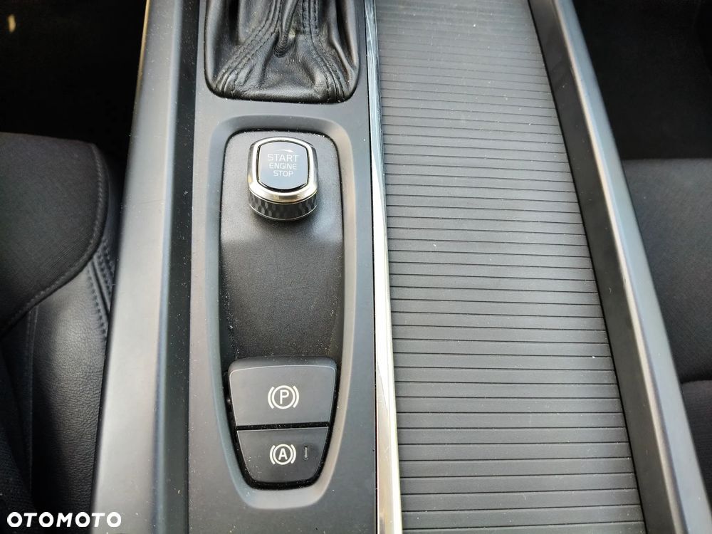 Volvo XC 60 T5 AWD Momentum - 25