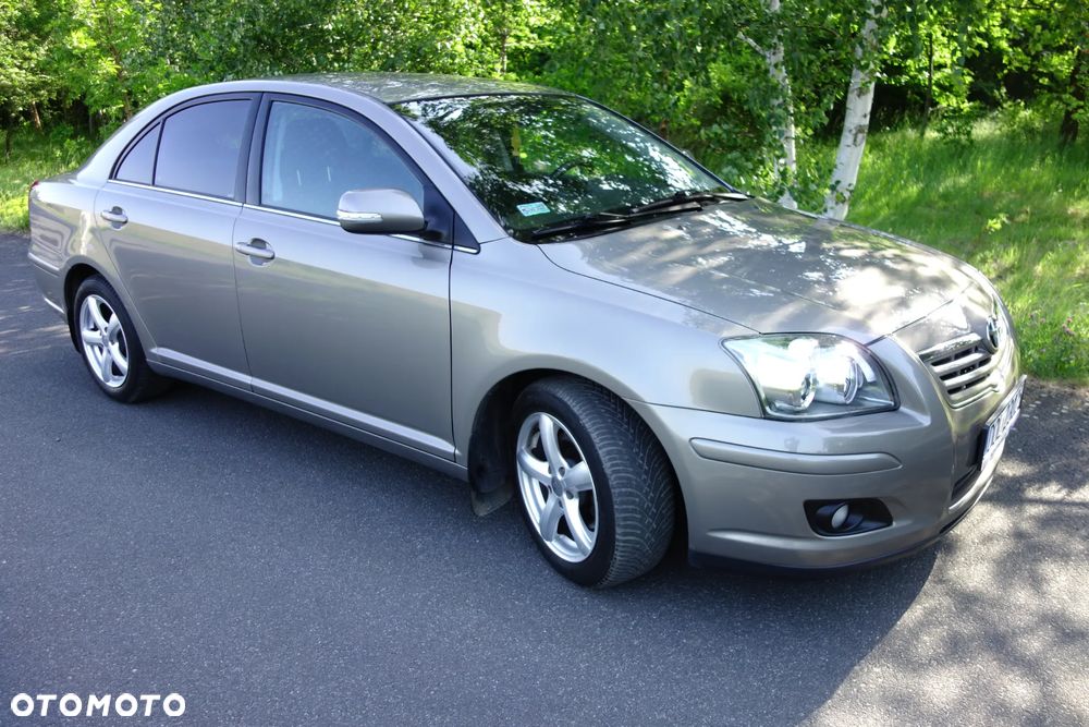 Toyota Avensis 2.2 D-4D Prestige Gold - 2