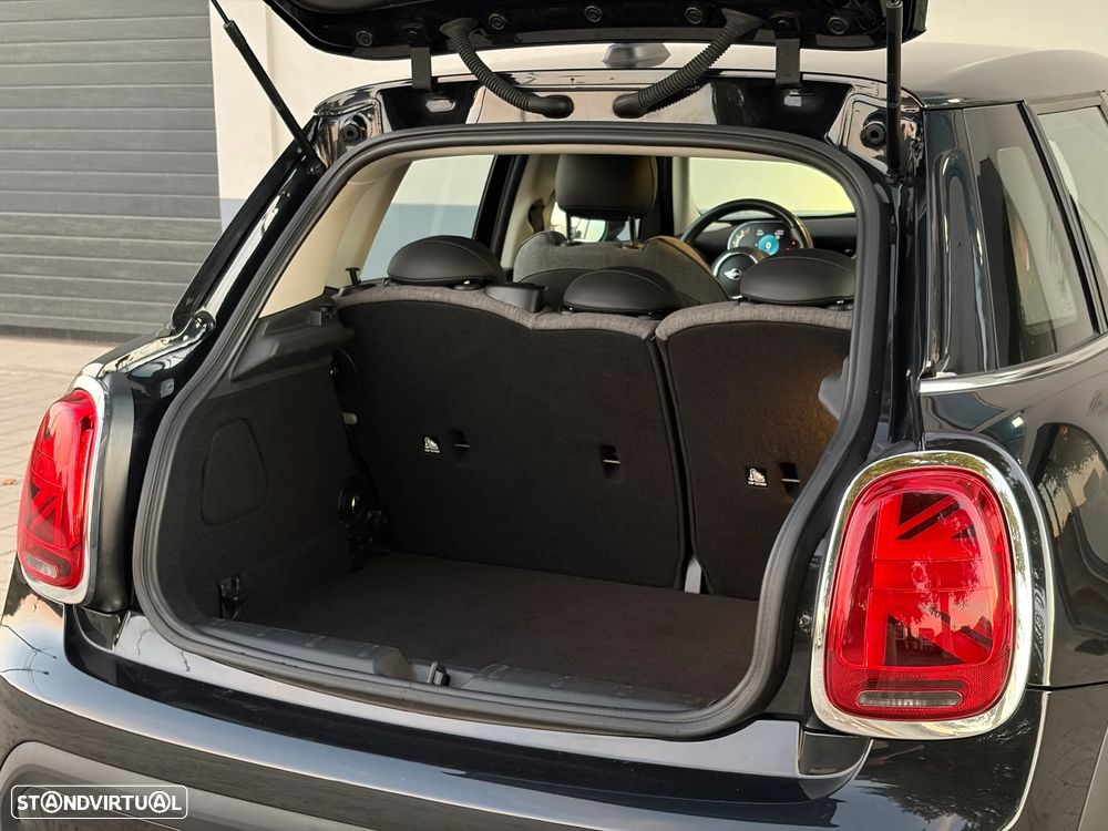 MINI 5 Portas Cooper Aut. Essential - 23