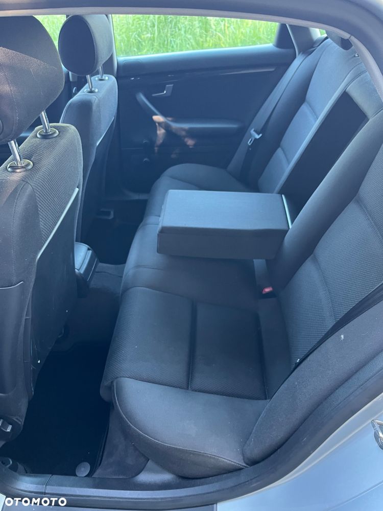 Audi A4 Limousine - 8