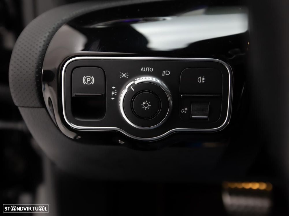 Mercedes-Benz A 250 e AMG Line - 17