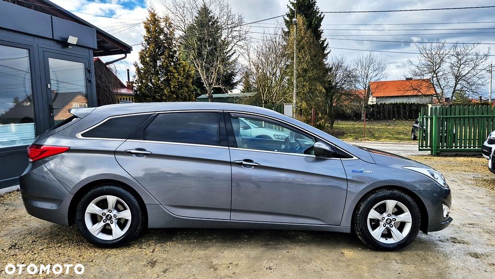 Hyundai i40 Kombi blue 1.6 Family+ - 10