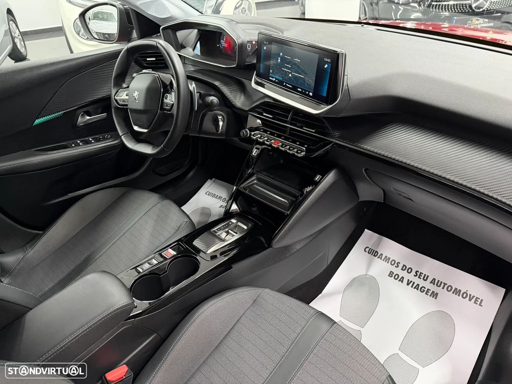 Peugeot 208 PureTech 100 EAT8 Allure - 26