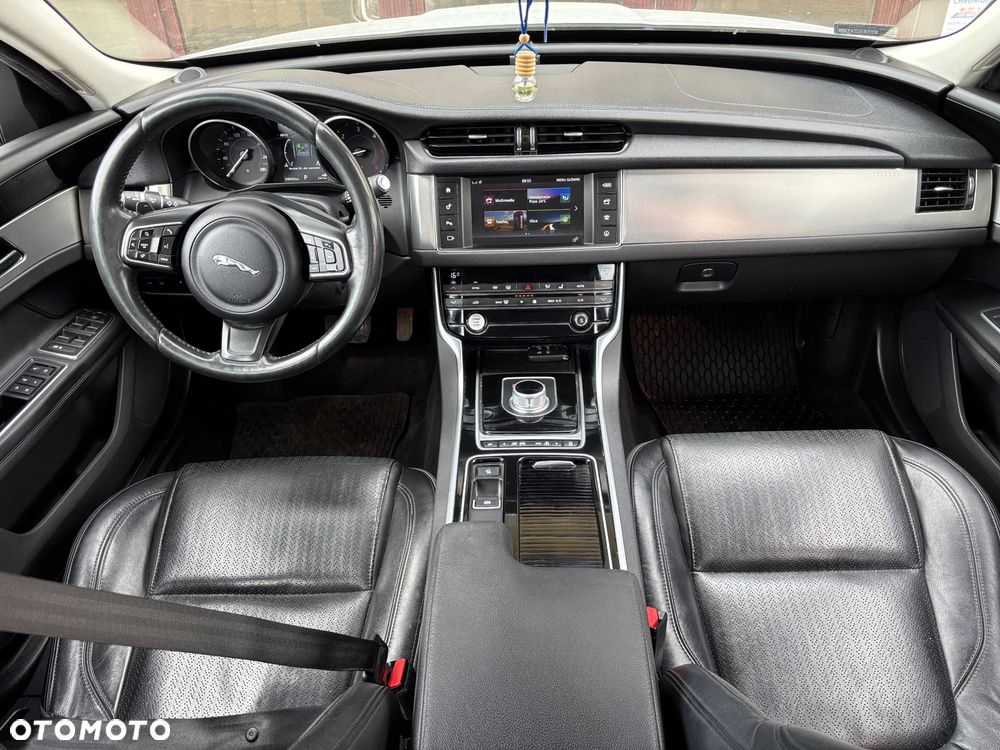 Jaguar XF 2.0 i4D Prestige - 12