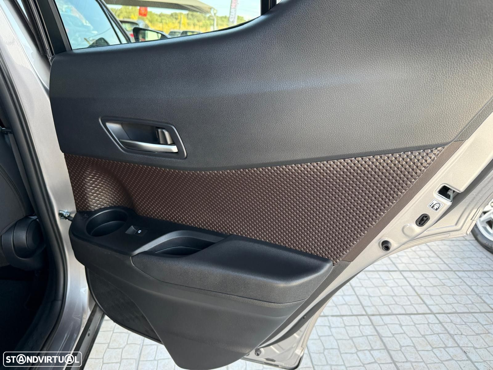 Toyota C-HR 1.8 Hybrid Exclusive+P.Luxury - 26