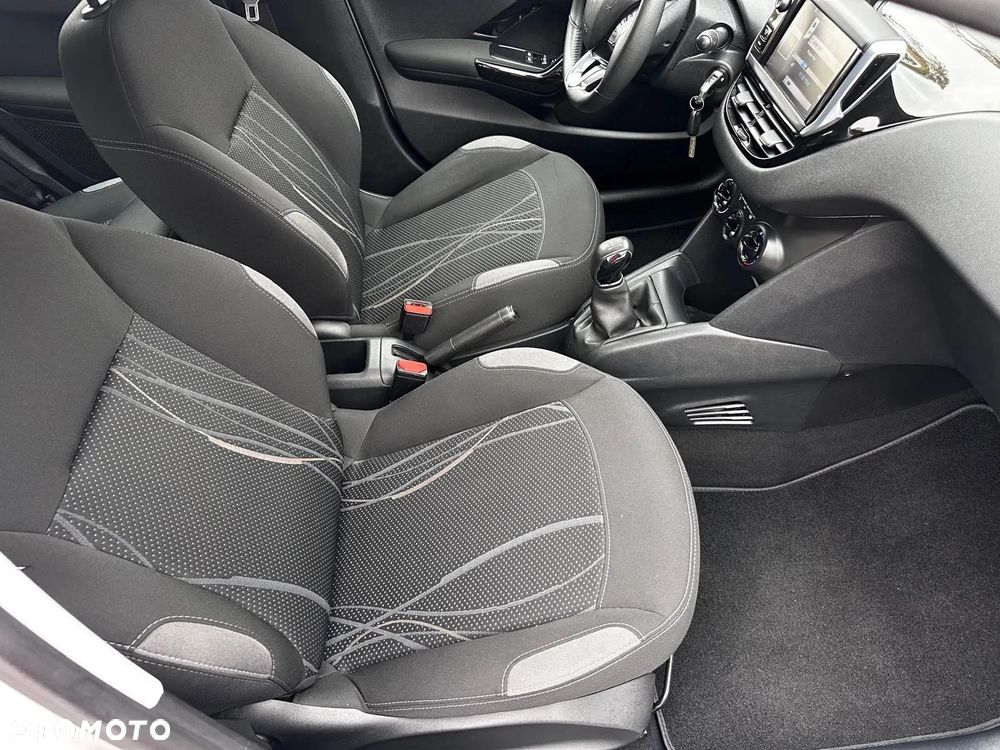 Peugeot 208 - 32