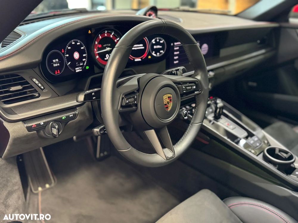 Porsche 911 Carrera Cabrio GTS PDK - 11